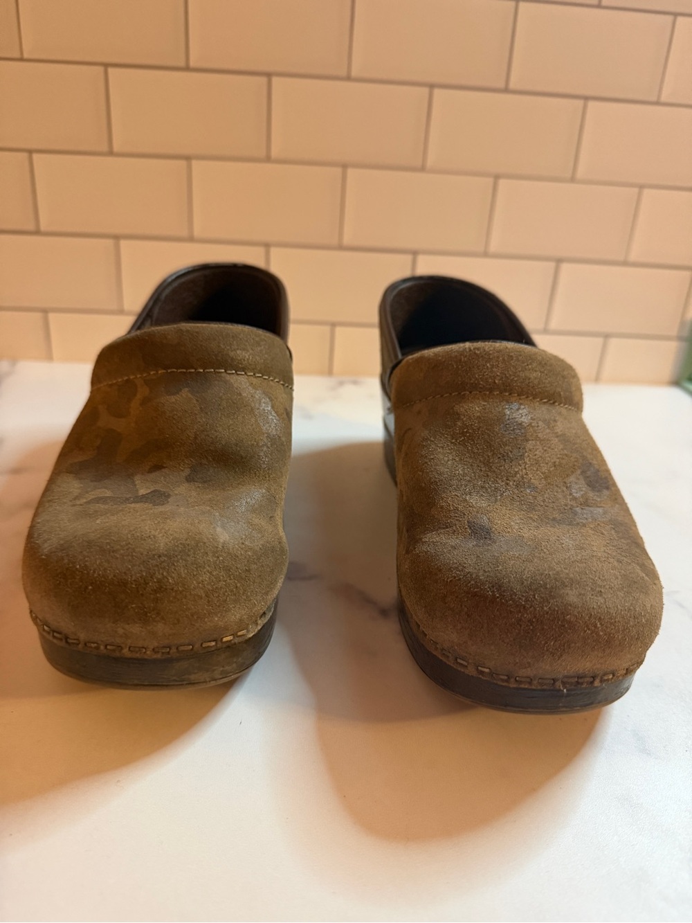 Dansko Women’s Size 37 Brown Camo Suede Clogs Slip-On Comfort Shoes